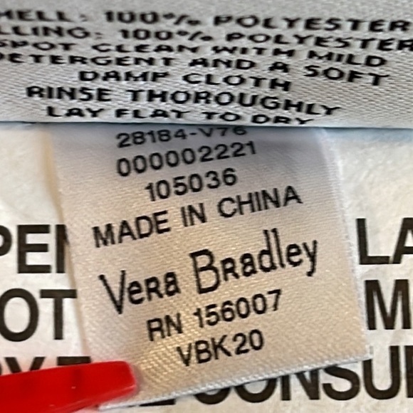 🎈VERA BRADLEY Picnic Blanket 67x50 - Lisbon Medallion print - Picture 6 of 9